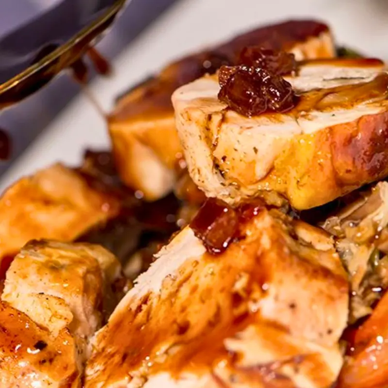 Suprême de chapon au foie gras, sauce morilles