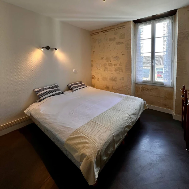 Intérieur d'une des chambres privées à l'Auberge de Cercoux