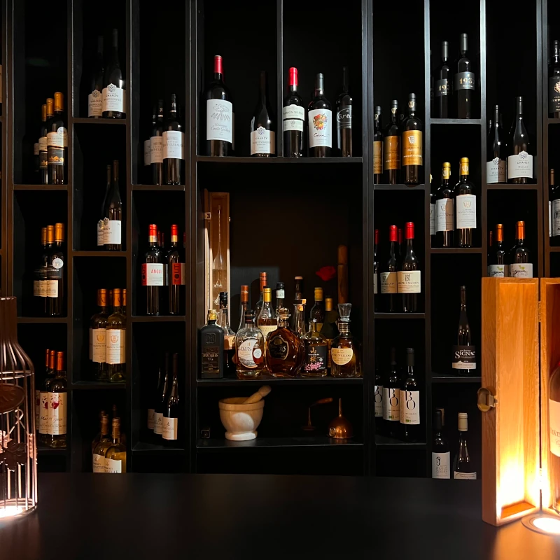 Mur à vins, collection de vins de l'épicerie fine