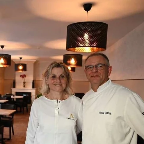 Photo de Hervé et Christine Dindin au jour de l'ouverture de l'Auberge de Cercoux
