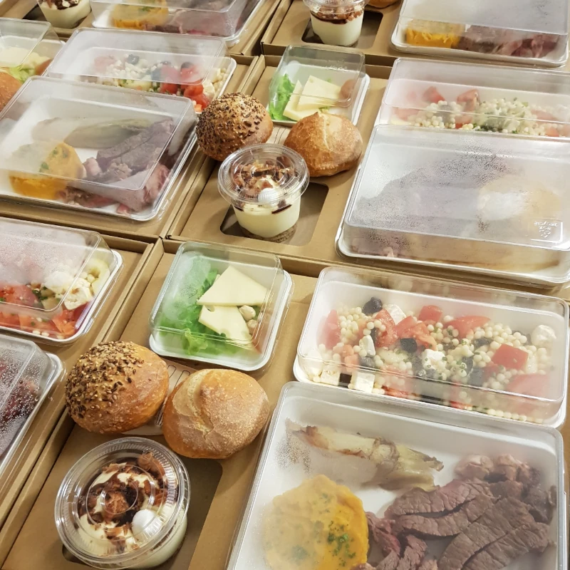 Etalage de plateaux repas, avec pour boeuf comme viande principale