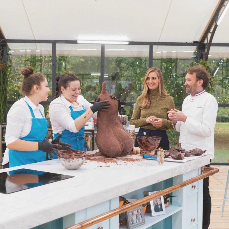 Mailys Dindin lors de l'émission Le Meilleur Pâtissier, les Professionnels sur M6